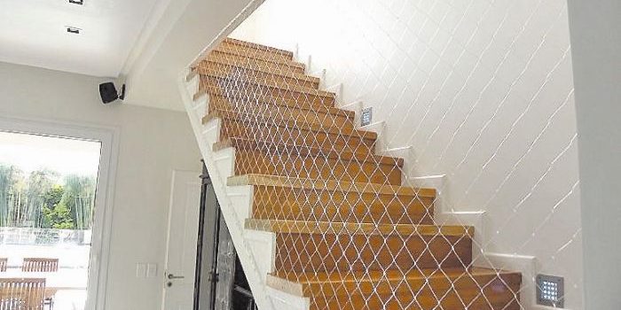 Malla de protección para escaleras